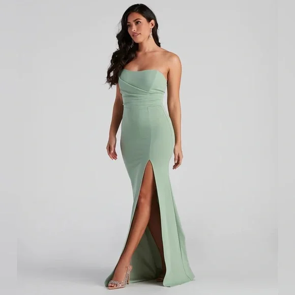 green emerald velvet dress Kaia Strapless High Slit Formal Dress – Clutch main image 0